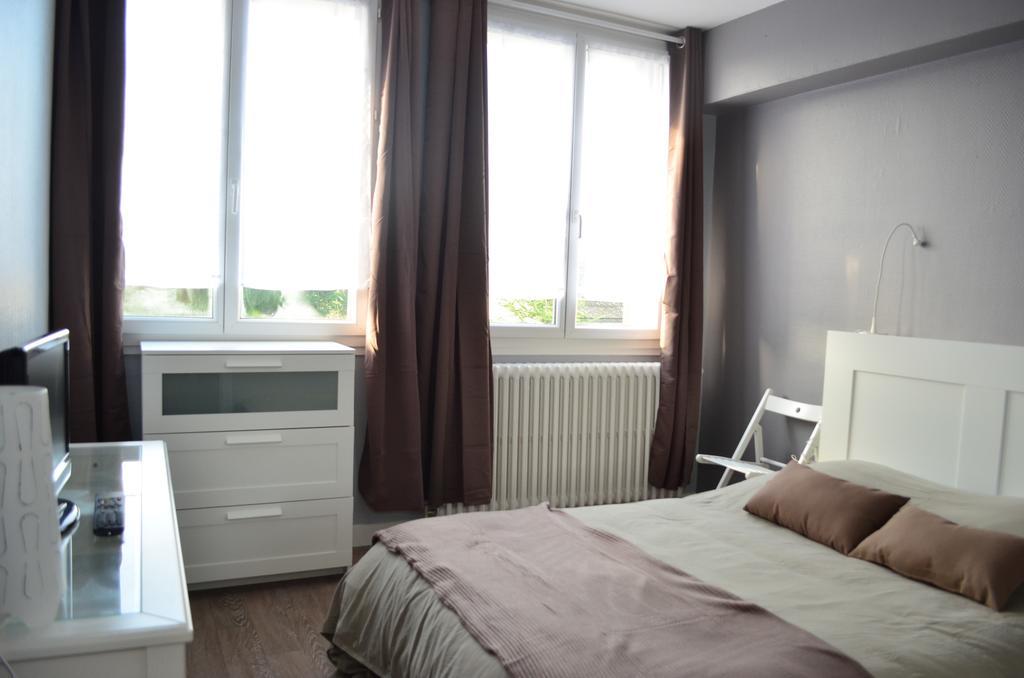 Auberge Du Lac Hotel Marcilly-sur-Tille Ruang foto